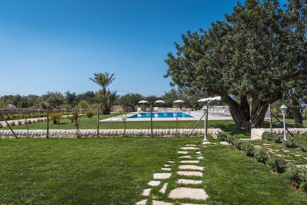 Il Giardino Dei Frangipani Apartment Санта Кроче Камерина Екстериор снимка