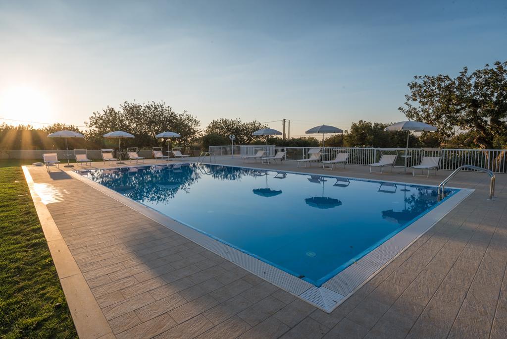 Il Giardino Dei Frangipani Apartment Санта Кроче Камерина Екстериор снимка