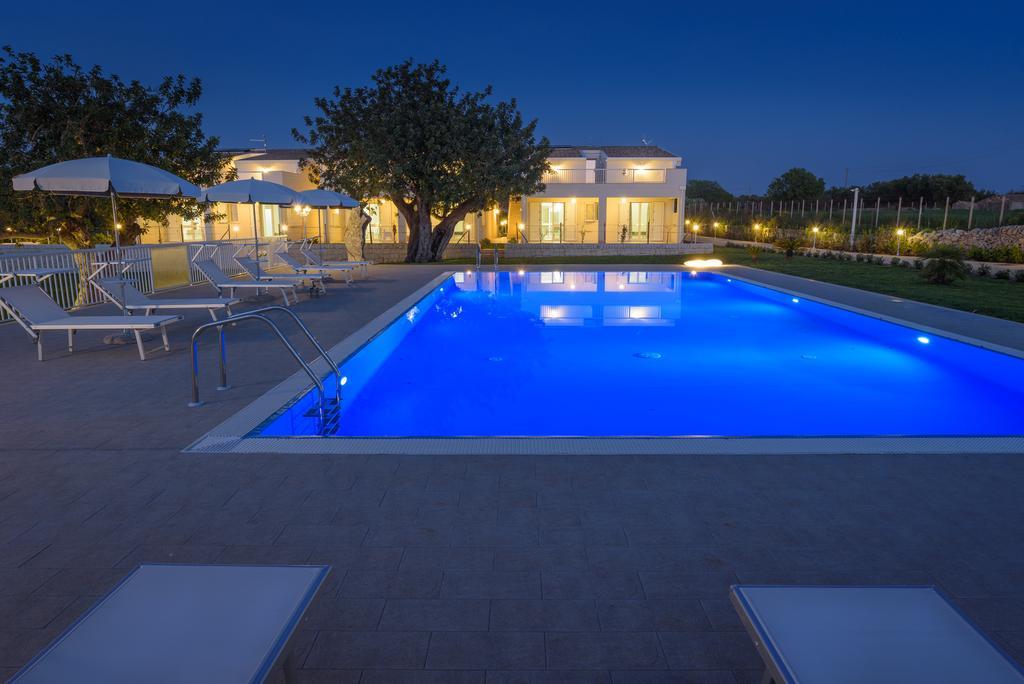 Il Giardino Dei Frangipani Apartment Санта Кроче Камерина Екстериор снимка